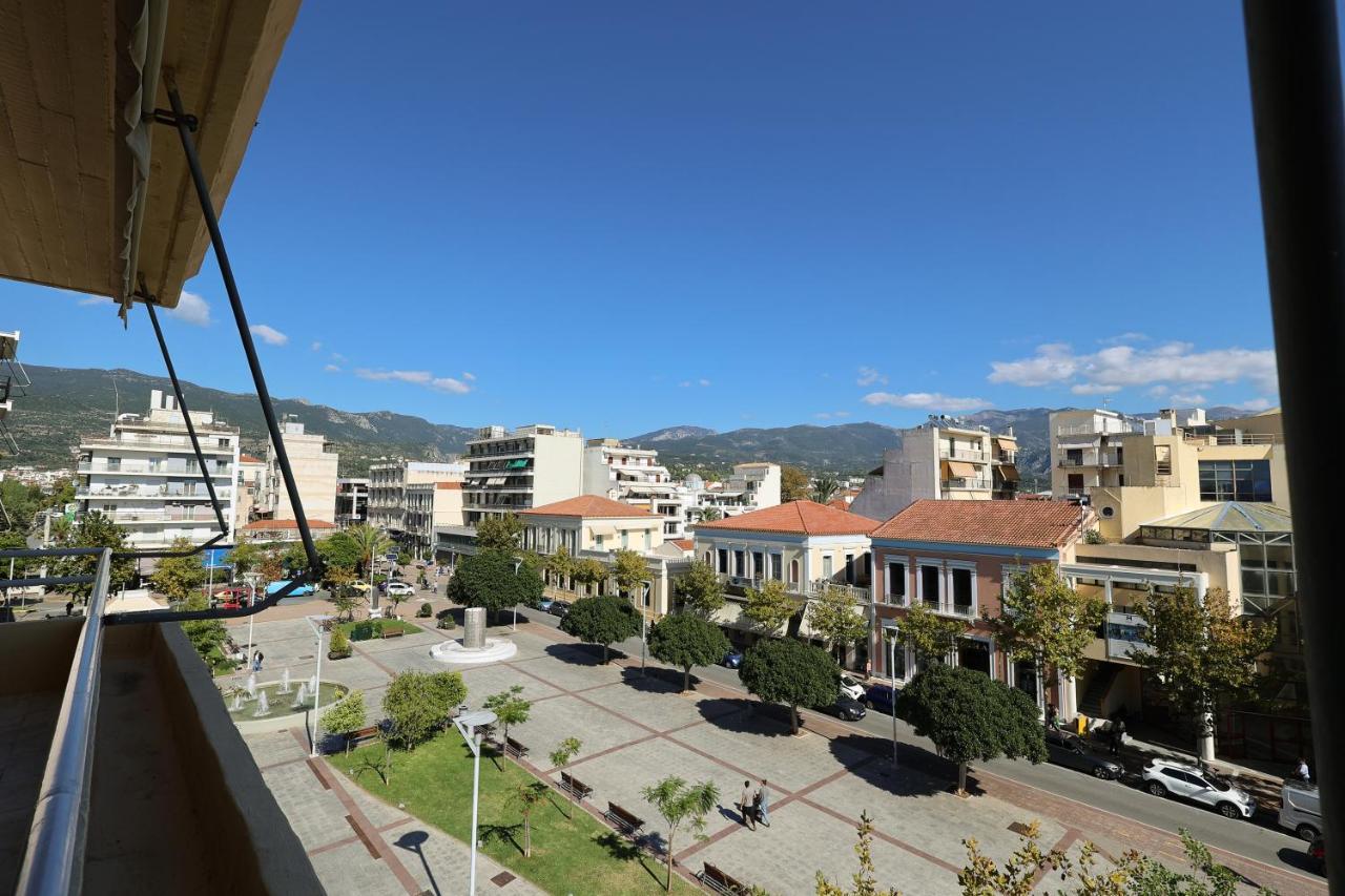 Spacious View Of Central Square كالاماتا المظهر الخارجي الصورة