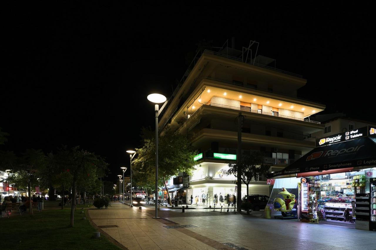 Spacious View Of Central Square كالاماتا المظهر الخارجي الصورة
