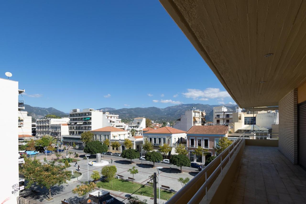 Spacious View Of Central Square كالاماتا المظهر الخارجي الصورة